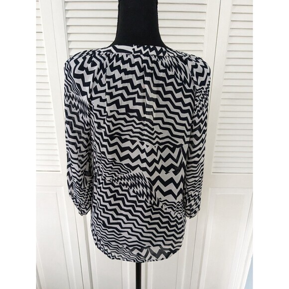 Banana Republic Top Women Sz XS Black White Blouse Geo Chiffon Artsy Chevron NEW - Picture 7 of 14